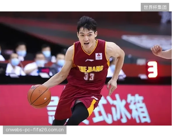 宁波队实现历史性突破,强力外援辛普森是球队内线攻防基石。 宁波队实现历史性突破,强力外援辛普森是球队内线攻防基石。
